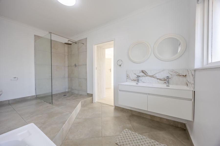 4 Bedroom Property for Sale in Belgravia Western Cape